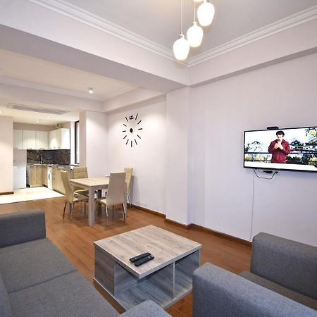 Luxury Apartment Just Near Republic Square #7 Yerevan Bagian luar foto