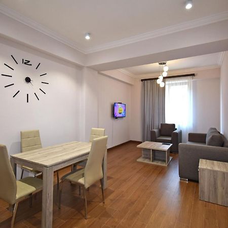 Luxury Apartment Just Near Republic Square #7 Yerevan Bagian luar foto