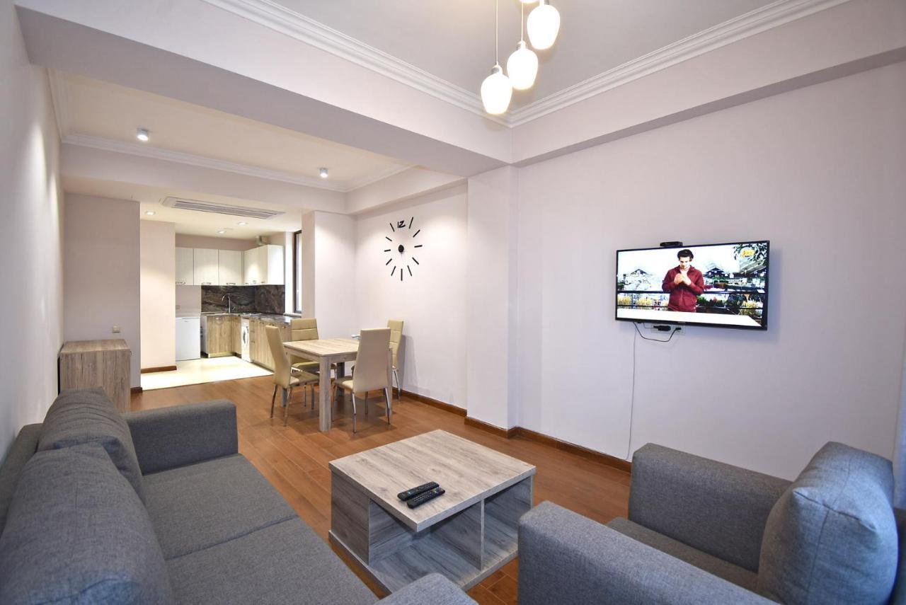 Luxury Apartment Just Near Republic Square #7 Yerevan Bagian luar foto