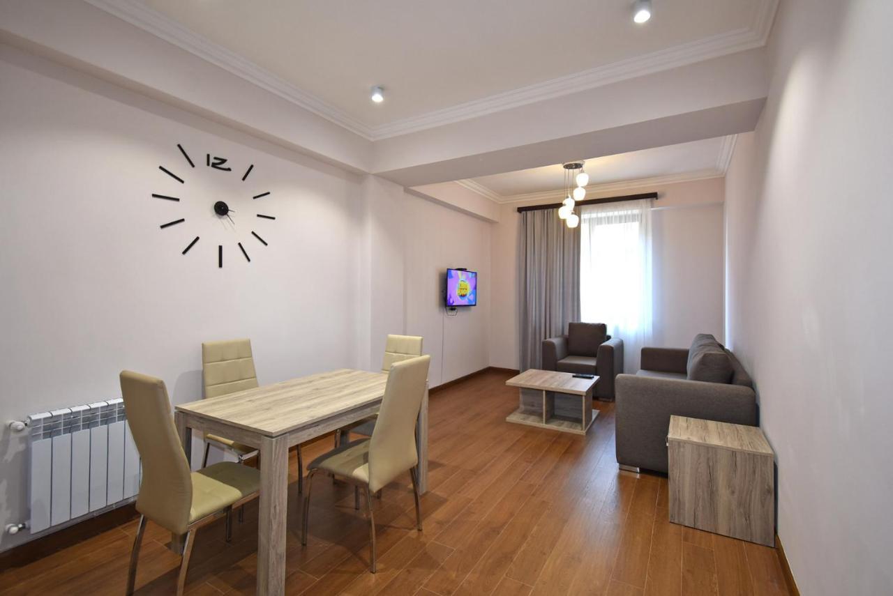 Luxury Apartment Just Near Republic Square #7 Yerevan Bagian luar foto