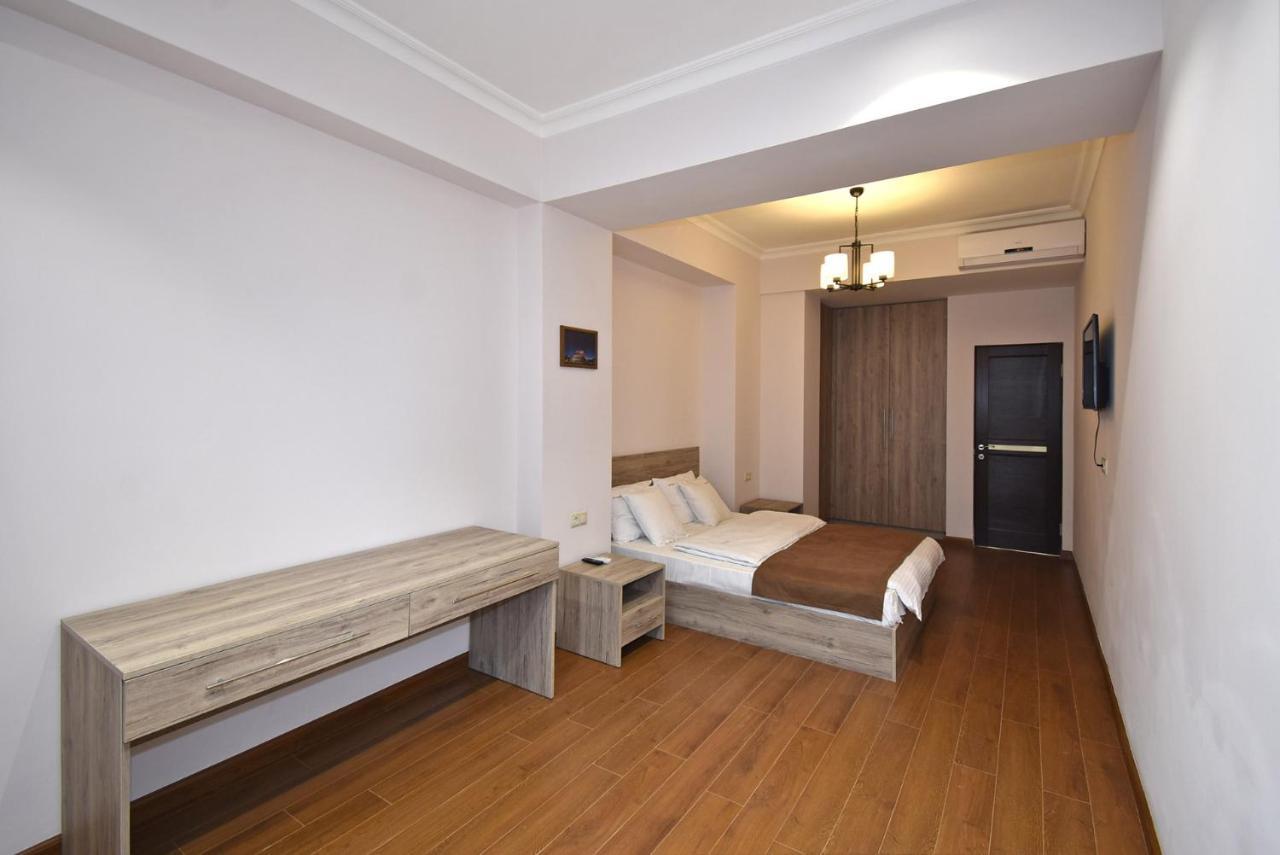 Luxury Apartment Just Near Republic Square #7 Yerevan Bagian luar foto